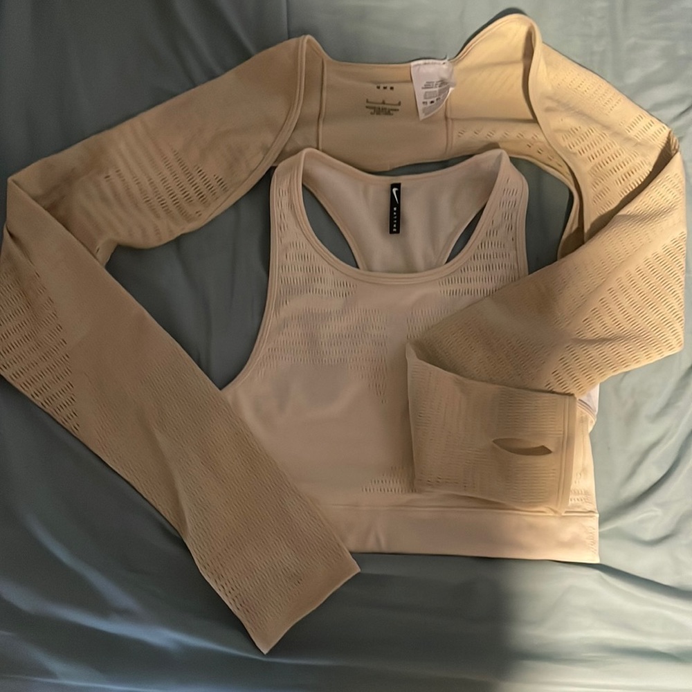 Cute low support sports bra with a long sleeve shrug. Bought together. NEW !